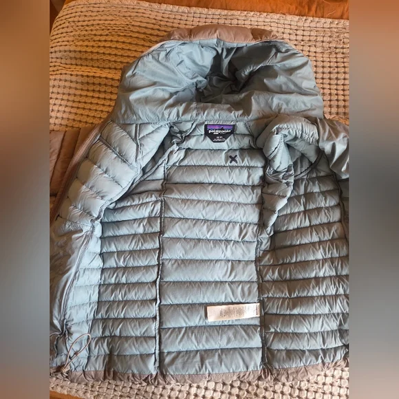 Patagonia Women’s Down Sweater Hoody – Size XS - Picture 3 of 7